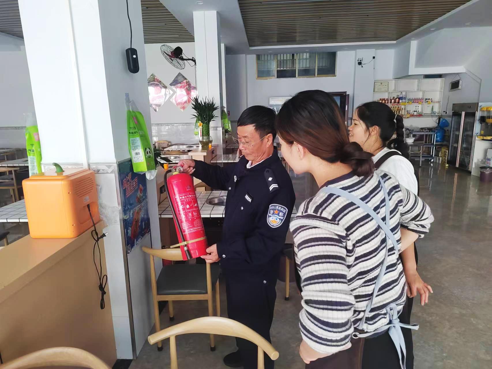 正在工作的老帥.jpg 正在工作的老帥.jpg