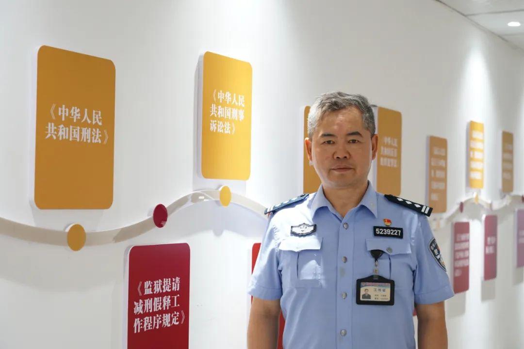 從青絲到華發(fā)！老民警丁福軍的“硬核”監(jiān)管與“柔性”矯治