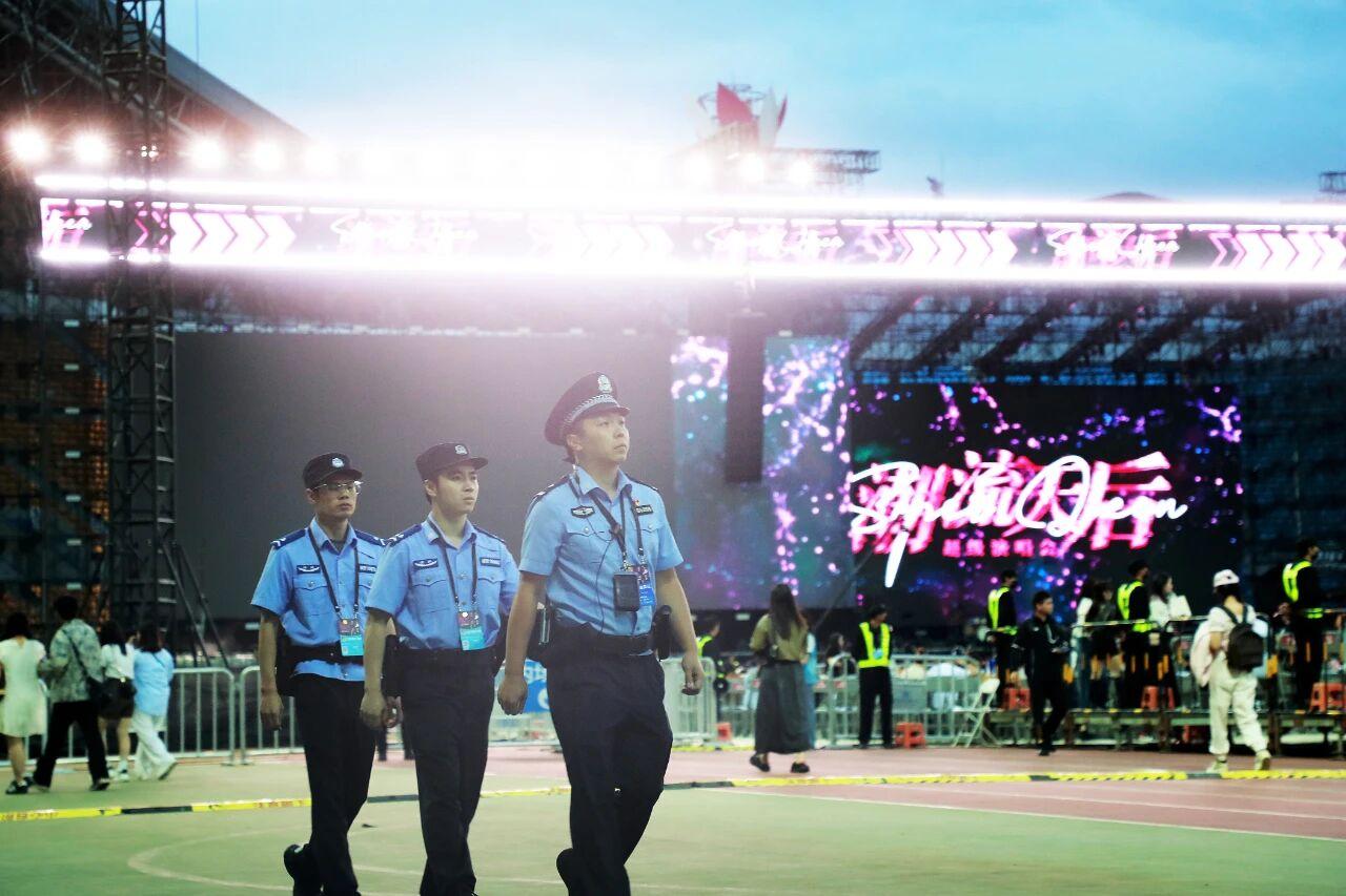 貴陽觀山湖公安用忠誠擔當守護“潮流”現(xiàn)場