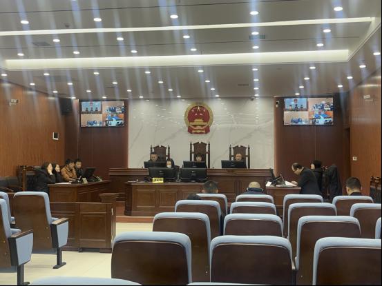 圖1 庭審現(xiàn)場(chǎng).jpg 圖1 庭審現(xiàn)場(chǎng).jpg