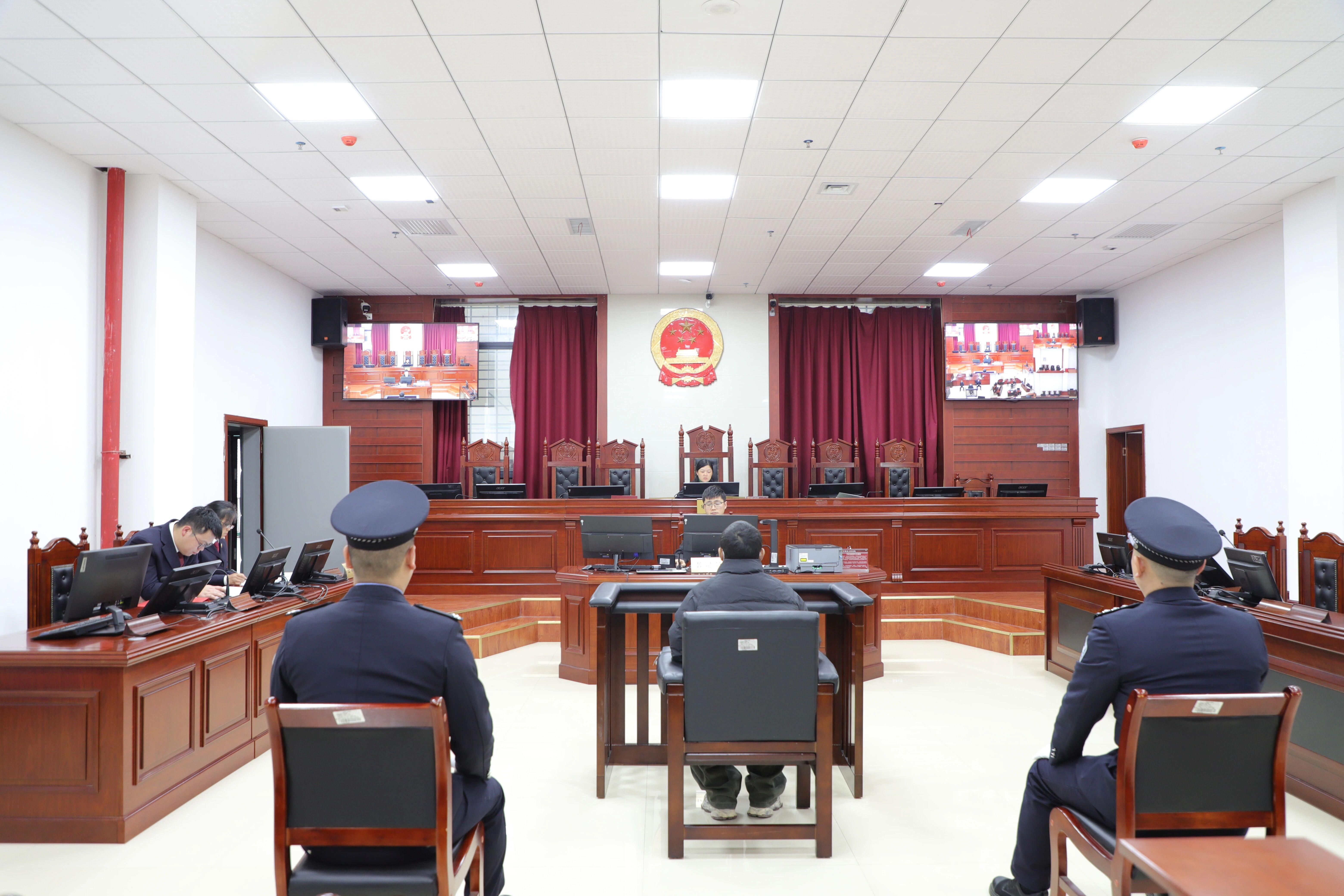 庭審現(xiàn)場.jpg