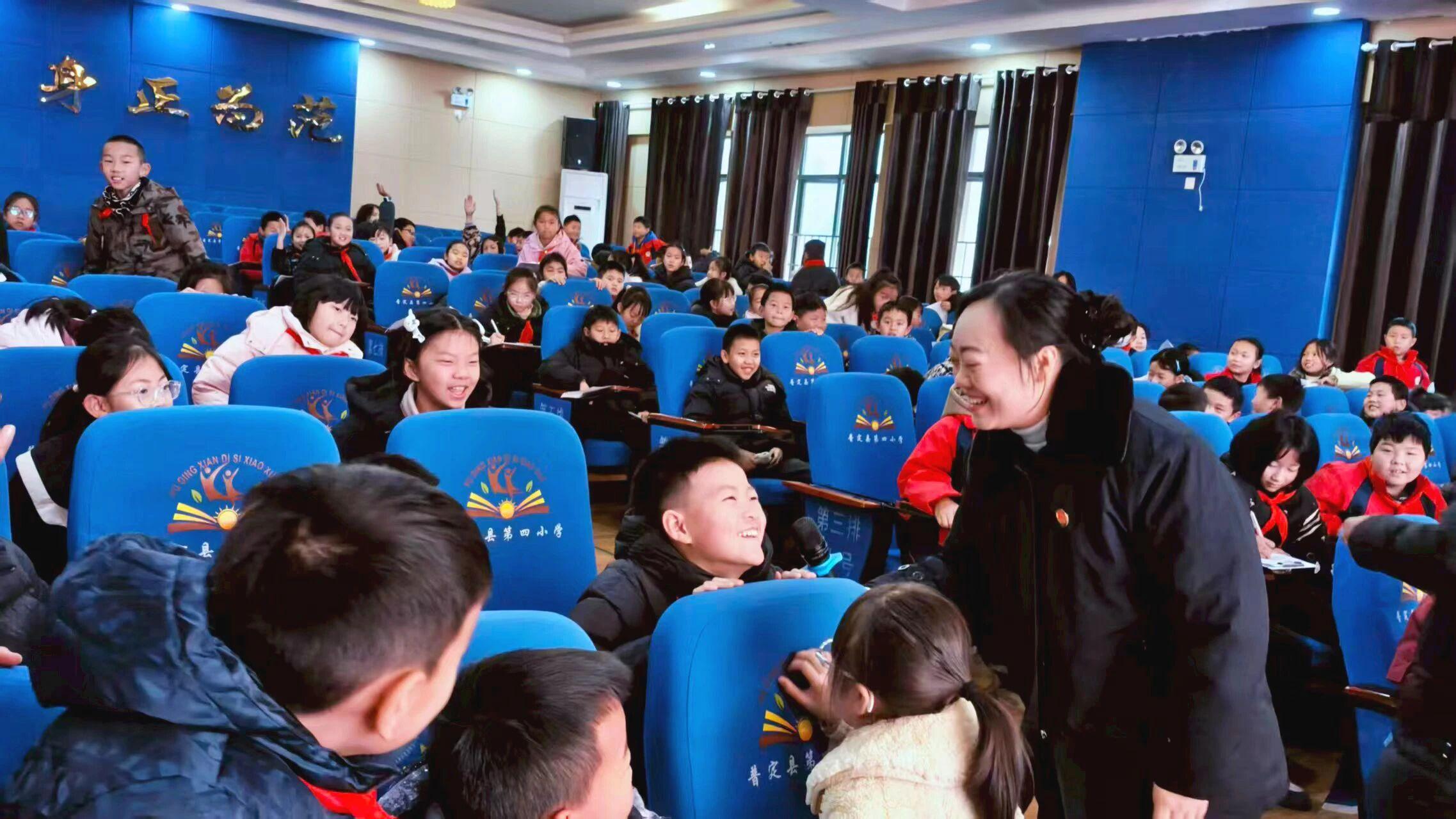 圖2  學(xué)生積極參與互動(dòng)問(wèn)答環(huán)節(jié).jpg