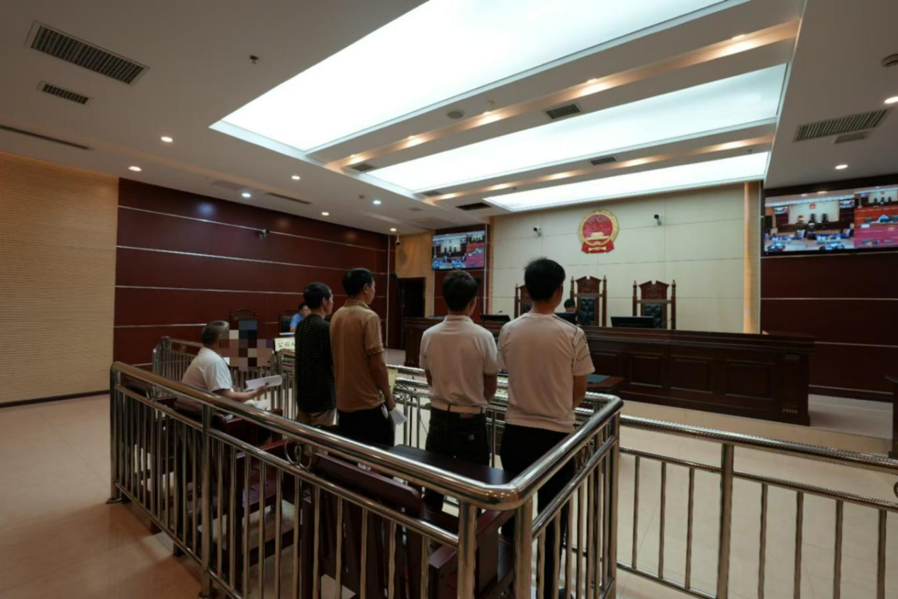 圖1 開庭審理現(xiàn)場.png 圖1 開庭審理現(xiàn)場.png