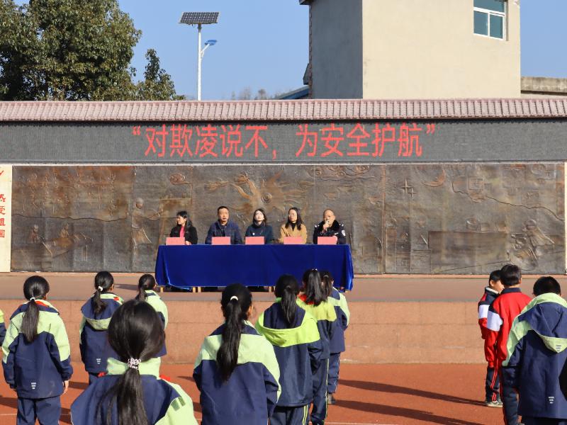 圖2  紅果司法所聯(lián)合婦聯(lián)、派出所等部門，走進(jìn)紅果街道沙坨小學(xué)開展防欺凌專題講座.jpg