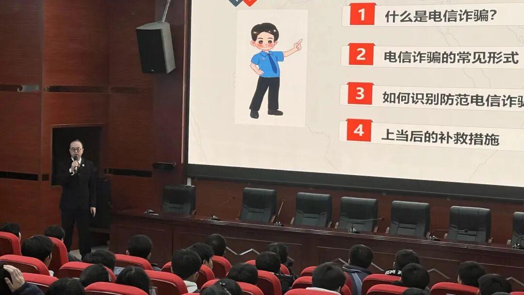 圖2 法治課現場2.jpg