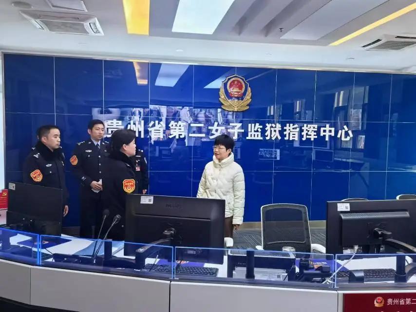 余敏調(diào)研現(xiàn)場.jpg 余敏調(diào)研現(xiàn)場.jpg