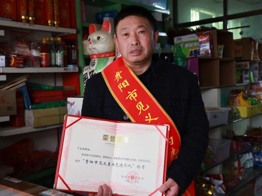 丁文木獲獎圖片.jpg 丁文木獲獎圖片.jpg