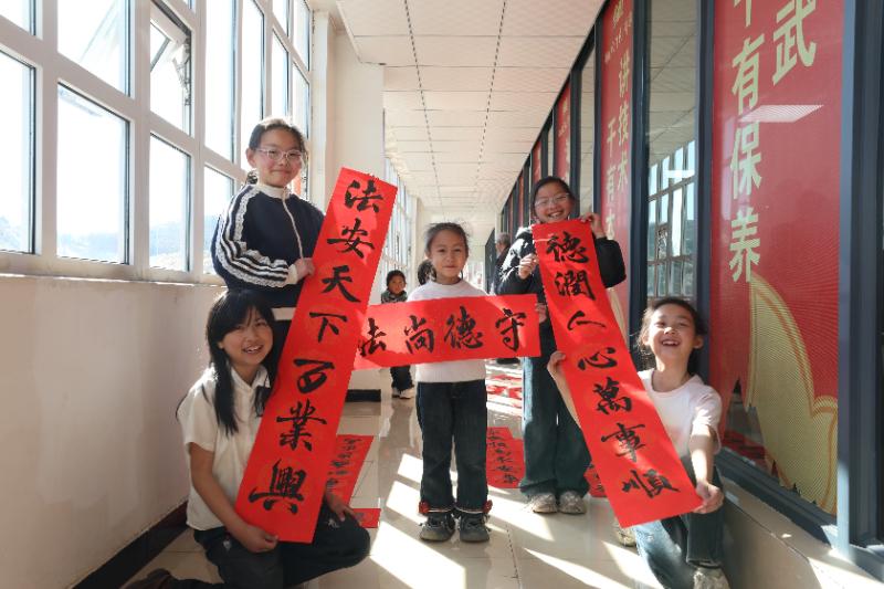 圖2參加活動(dòng)的群眾留影記錄.jpg 圖2參加活動(dòng)的群眾留影記錄.jpg