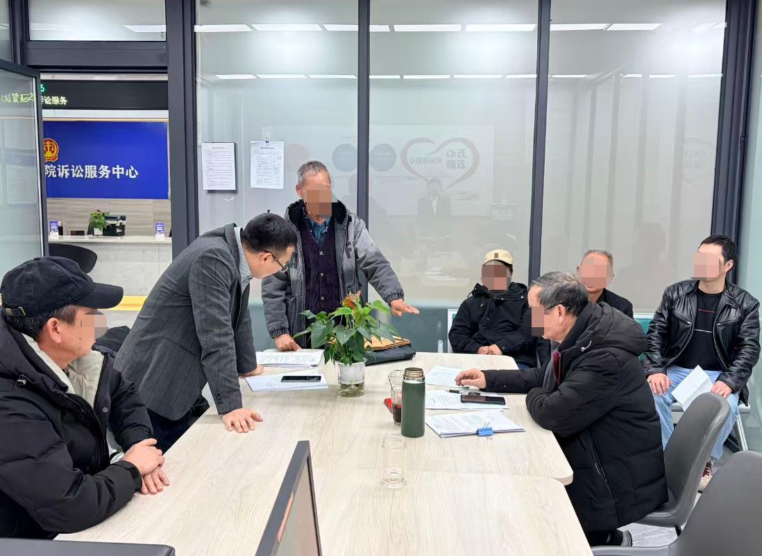 圖3糾紛調(diào)解現(xiàn)場.jpg 圖3糾紛調(diào)解現(xiàn)場.jpg