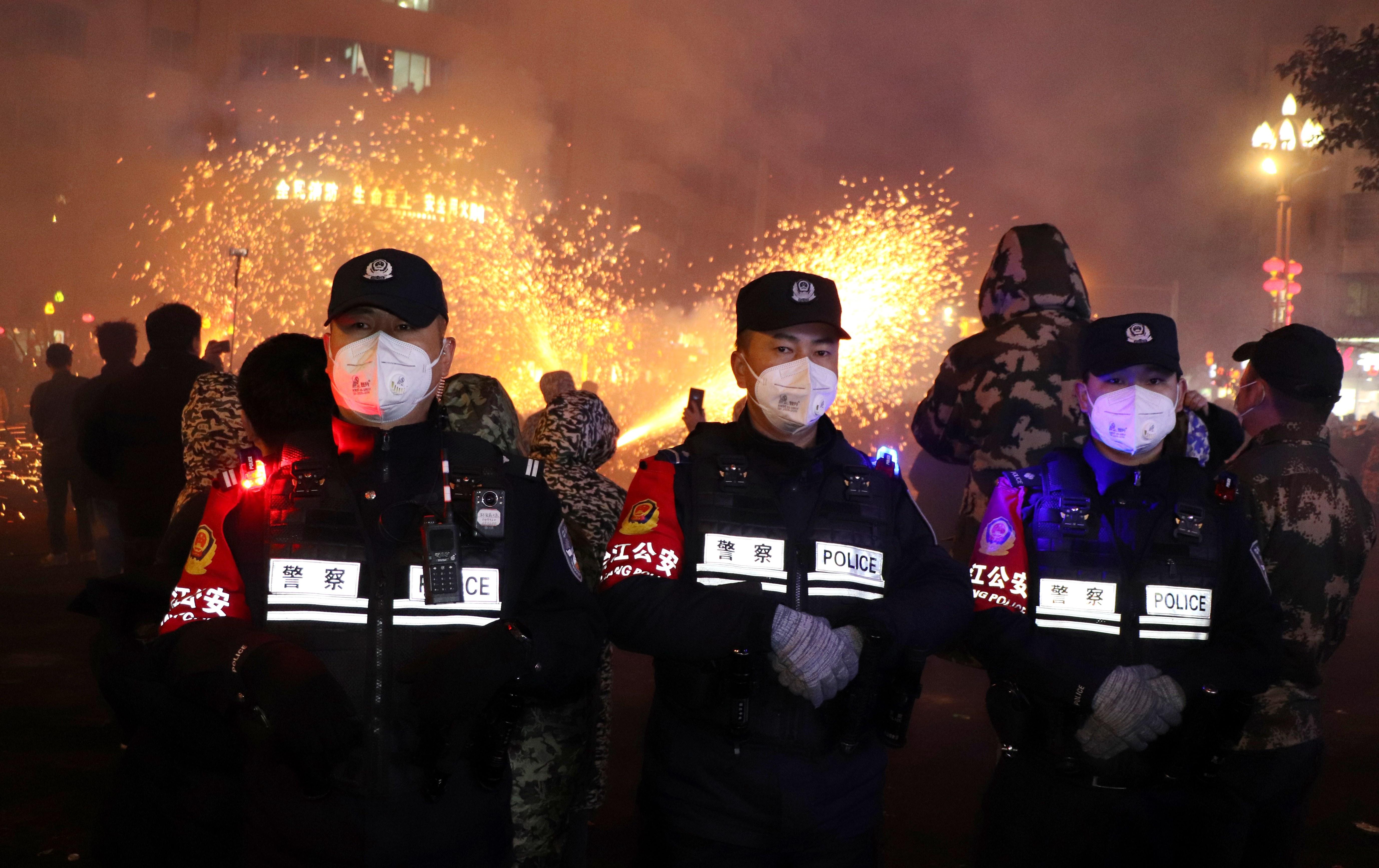 圖1民警值守活動現(xiàn)場.jpg 圖1民警值守活動現(xiàn)場.jpg