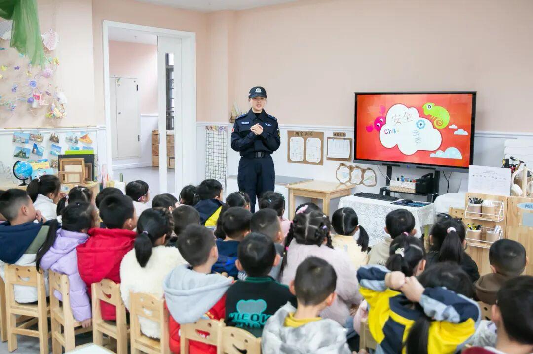 圖3 授課現(xiàn)場2.jpg 圖3 授課現(xiàn)場2.jpg