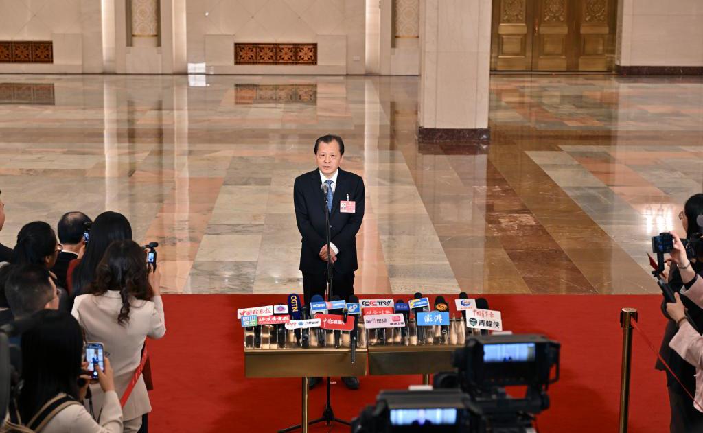 交通運(yùn)輸部部長(zhǎng)劉偉接受媒體采訪