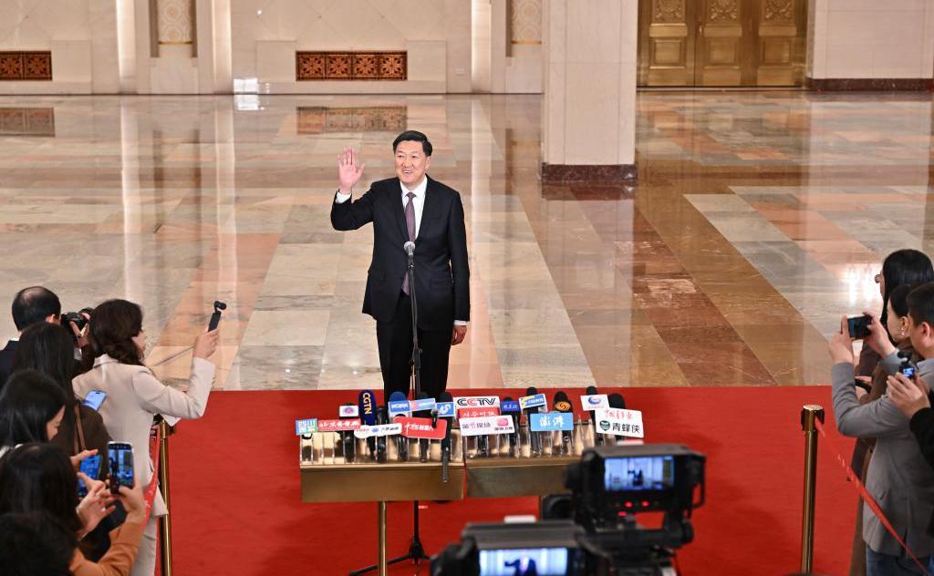 國(guó)家體育總局局長(zhǎng)高志丹接受媒體采訪