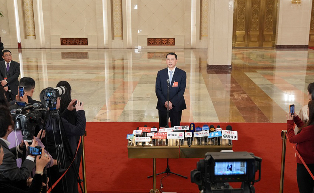 自然資源部部長關(guān)志鷗接受媒體采訪