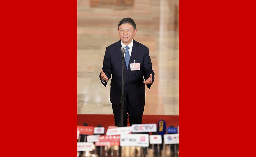 生態(tài)環(huán)境部部長黃潤秋接受媒體采訪