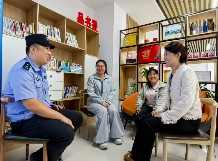 新疆塔城地區(qū)烏蘇市公安：警社共治+精準(zhǔn)普法 把群眾“煩心事”捋成“順心事”