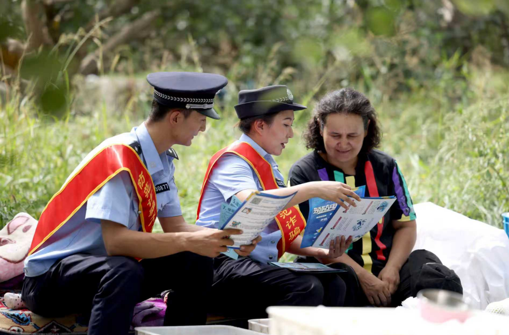 “梨香警務(wù)”守護(hù)果園豐收季