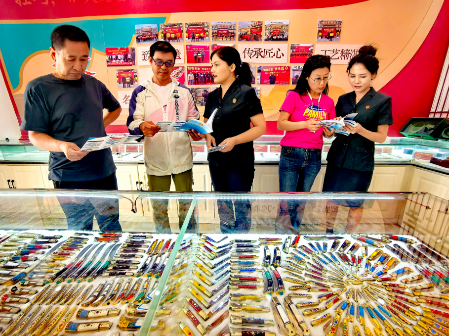 新疆英吉沙縣：“法官工作室”進(jìn)景區(qū) 擦亮旅游“法治新名片”